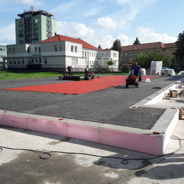 V poradí štrnáste multifunkčné ihrisko vybudovala trenčianska župa v areáli obchodnej akadémie v prievidzi - 20190926_115113