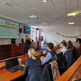 Zväčšiť fotografiu - V rámci konferencie sila mladých sa županovi predstavil aj krajský mládežnícky parlament - 341295279_190700320516985_6702175504561923266_n