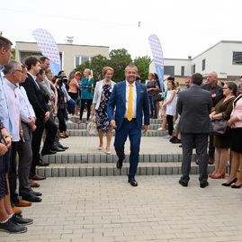 V regióne hornej nitry župa otvorila novú strednú zdravotnícku školu, jej prah v prvý školský deň prekročilo 48 prvákov - 20190902_PD_SZS_013w