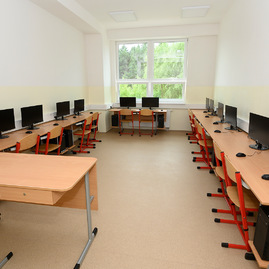 V regióne hornej nitry župa otvorila novú strednú zdravotnícku školu, jej prah v prvý školský deň prekročilo 48 prvákov - 20190902_PD_SZS_078w