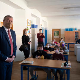 Zväčšiť fotografiu - V uhrovci sa žiaci vzdelávajú v moderných odborných učebniach - 20220302_015w
