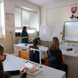 Zväčšiť fotografiu - V uhrovci sa žiaci vzdelávajú v moderných odborných učebniach - 20220302_019w