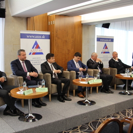 V zavádzaní systému duálneho vzdelávania ide trenčiansky samosprávny kraj ostatným župám príkladom - IMG_7501