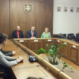 Vďaka hurbanovi si výlet do národnej rady sr užili všetky tri víťazné triedy - 20171212_142611