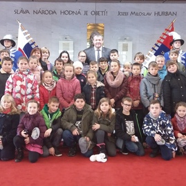 Vďaka hurbanovi si výlet do národnej rady sr užili všetky tri víťazné triedy - 20171213_130706