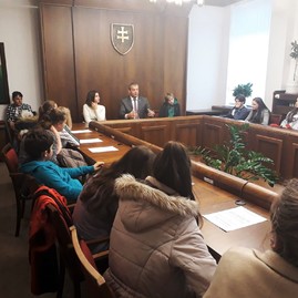 Vďaka hurbanovi si výlet do národnej rady sr užili všetky tri víťazné triedy - 27709570_1847459515325177_5854369432418980032_o
