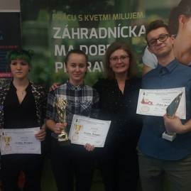 Výcvik lavínových psov i mimoriadny úspech študentov soš pruské na súťaži vo viazaní a aranžovaní kvetov - 51658567_2104444576301184_6040714379035410432_n