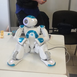 Vzbudiť záujem o štúdium techniky majú tento rok roboti aj šport - robot
