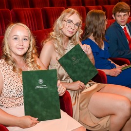 Zväčšiť fotografiu - Vzdelanie je najmocnejšia zbraň
