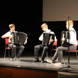 Z obchodnej akadémie v prievidzi je sedemdesiatnička, k jubileu dostane nové ošatenie a multifunkčné ihrisko - IMG_0056