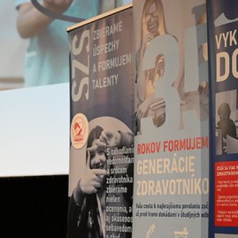 Zväčšiť fotografiu - Za úspechom školy dnes stojí 35 rokov histórie