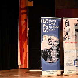 Zväčšiť fotografiu - Za úspechom školy dnes stojí 35 rokov histórie