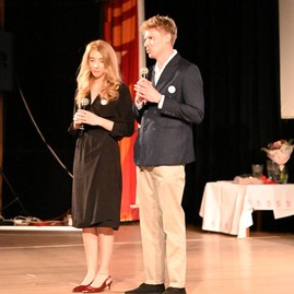 Zväčšiť fotografiu - Za úspechom školy dnes stojí 35 rokov histórie