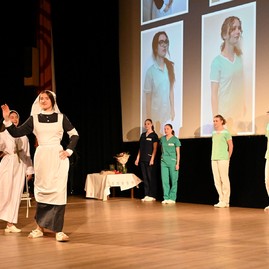 Zväčšiť fotografiu - Za úspechom školy dnes stojí 35 rokov histórie