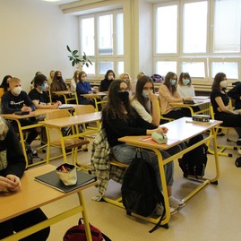 Zväčšiť fotografiu - Zaočkovanosť zamestnancov župných stredných škôl je nad celoslovenským priemerom - Archívna foto TSK