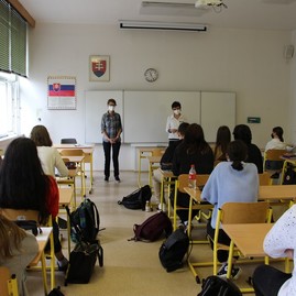 Zväčšiť fotografiu - Zaočkovanosť zamestnancov župných stredných škôl je nad celoslovenským priemerom - Archívna foto TSK 2