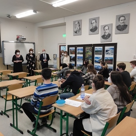 Zväčšiť fotografiu - Zaočkovanosť zamestnancov župných stredných škôl je nad celoslovenským priemerom - Archívna foto TSK 9. april Gymnázium Dubnica nad Váhom