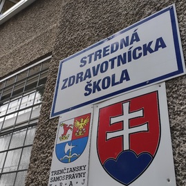 Zväčšiť fotografiu - Zdravotnícka škola v považskej bystrici vstúpila do štvrtej desaťročnice - IMG_20210630_094142