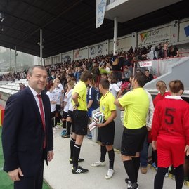Žiaci deväťdesiatnikov si zahrali futbal v trenčíne - DSC02798