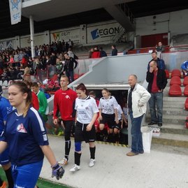 Žiaci deväťdesiatnikov si zahrali futbal v trenčíne - DSC02805