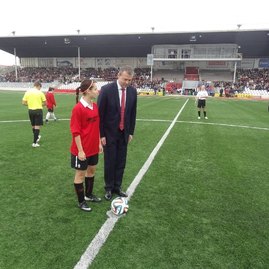 Žiaci deväťdesiatnikov si zahrali futbal v trenčíne - DSC02841