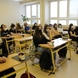 Zväčšiť fotografiu - Žiaci sa vrátili do školských lavíc - IMG_0005