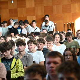 Zväčšiť fotografiu - Žiaci sa vrátili späť do školských lavíc