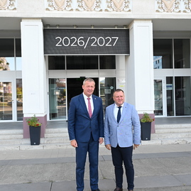 Zväčšiť fotografiu - Žiaci sa vrátili späť do školských lavíc