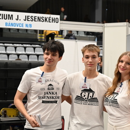 Zväčšiť fotografiu - Žiaci si vyberajú svoju budúcnosť - stredoškolák pokračuje aj v piatok