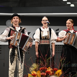 Zväčšiť fotografiu - Žiaci si vyberajú svoju budúcnosť - stredoškolák pokračuje aj v piatok