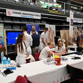 Zväčšiť fotografiu - Žiaci si vyberajú svoju budúcnosť - stredoškolák pokračuje aj v piatok