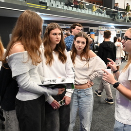 Zväčšiť fotografiu - Žiaci si vyberajú svoju budúcnosť - stredoškolák pokračuje aj v piatok