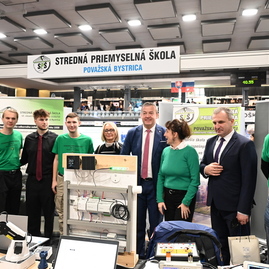 Zväčšiť fotografiu - Žiaci si vyberajú svoju budúcnosť - stredoškolák pokračuje aj v piatok