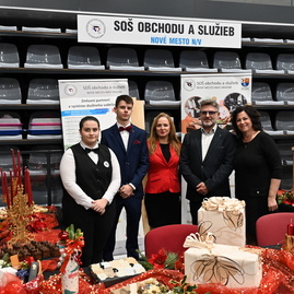 Zväčšiť fotografiu - Žiaci si vyberajú svoju budúcnosť - stredoškolák pokračuje aj v piatok