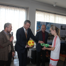 Žiaci športového gymnázia v trenčíne sa môžu tešiť z nového laboratória a sixballového ihriska - IMG_4164