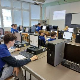 Zväčšiť fotografiu - Žiaci v novomestskom okrese si zasúťažili v zručnosti - 2. Zdroj KCVČ TN
