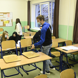 Zväčšiť fotografiu - Žiaci župných stredných škôl naspäť v laviciach - 20210208_TN_SZS_RS25053