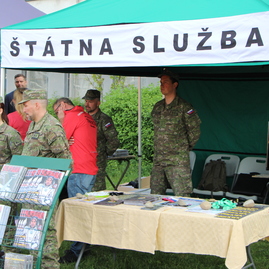 Žiakov stredných škôl z trenčianskeho kraja prišiel na branné súboje osobne podporiť minister obrany slovenskej republiky aj trenčiansky župan - IMG_4109