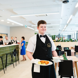 Zväčšiť fotografiu - Zmodernizované gastrocentrum po prvýkrát ponúklo svoje služby verejnosti - TSK_Otvorenie Gastrocentra_mini (41 of 50)