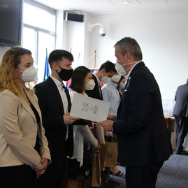Zväčšiť fotografiu - Župa ocenila výnimočných žiakov, pedagógov aj ďalších zamestnancov škôl - TSK_oceňovanie ped 2021 (3)