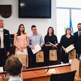 Zväčšiť fotografiu - Župa ocenila výnimočných žiakov, pedagógov aj ďalších zamestnancov škôl - TSK_oceňovanie pedagógov a žiakov 2021_mini (27 of 81)