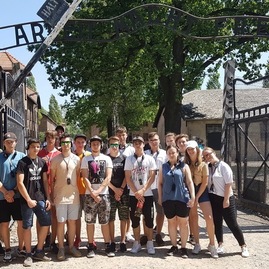 Zväčšiť fotografiu - Župa opäť finančne podporí zážitkové vzdelávanie stredoškolákov - studenti_SPS_NMnV