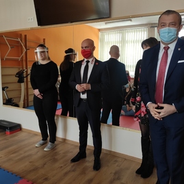 Zväčšiť fotografiu - Župan i minister chvália prezenčnú výučbu - IMG_20210212_105430