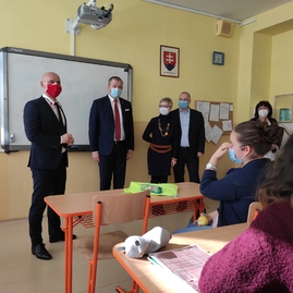 Zväčšiť fotografiu - Župan i minister chvália prezenčnú výučbu - IMG_20210212_111034