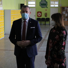 Zväčšiť fotografiu - Župan i minister chvália prezenčnú výučbu - IMG_2655