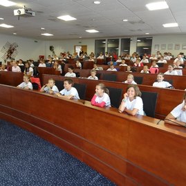 „župko“ dostal od malých bakalárikov župan - 2