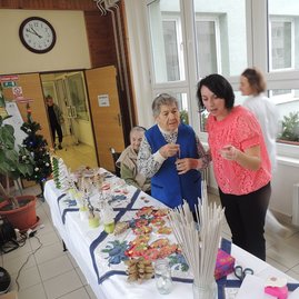 Čakanie na najkrajšie sviatky roka pomáhali klientom css - bystričan krátiť deti z materskej školy a detského charitného domu - m_DSCN8007