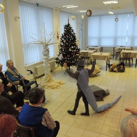 Čakanie na najkrajšie sviatky roka pomáhali klientom css - bystričan krátiť deti z materskej školy a detského charitného domu - m_DSCN8050