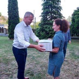 Zväčšiť fotografiu - Defibrilátory už nájdete v každom župnom zariadení sociálnych služieb - 20220628_194456