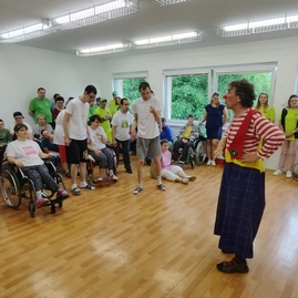 Zväčšiť fotografiu - Deň radosti priniesol úsmev na tváre klientov DSS Púchov - Nosice